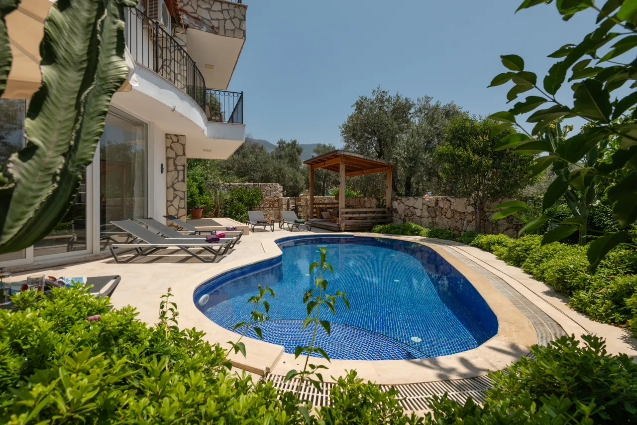 Private pool with child-friendly steps at Villa Hannah Kalkan