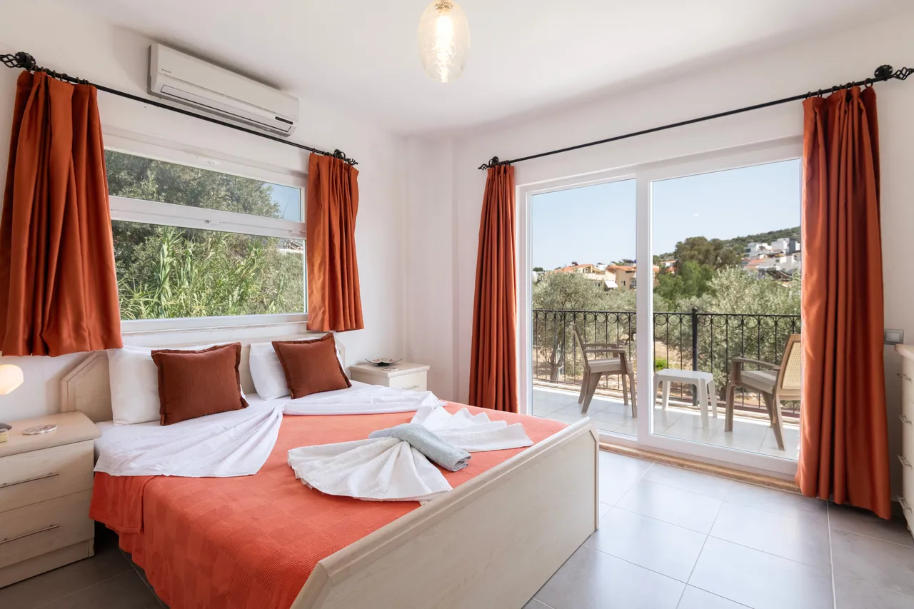 Second bedroom with double bed at Villa Hannah Kalkan